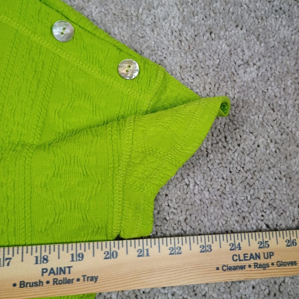Onque Casual Short Sleeve Ribbed Knit Shirt V-Neck & Side Hem Buttons Green - Picture 5 of 8